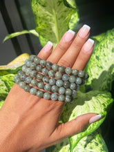 Load image into Gallery viewer, Labradorite Bracelet 8mm
